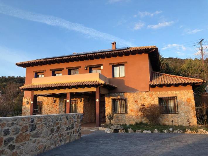 Casa rural para 12 personas, con vistas además de jardín y piscina, Se admiten mascotas en Provincia de Guadalajara