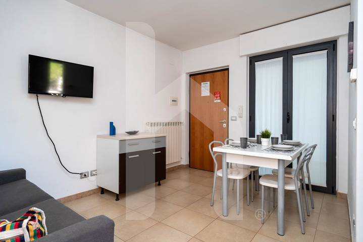 Gîte pour 4 personnes, avec balcon ainsi que piscine et balcon/terrasse, animaux acceptés à Pineto