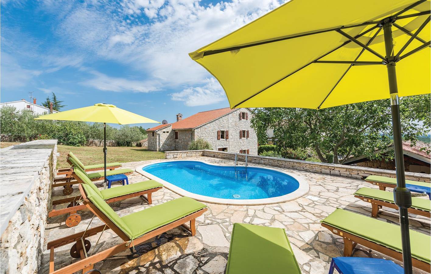 Rifugio sul mare: accogliente appartamento con piscina e terrazza, a 2 km dal centro di Labinci in Visignano (Općina), Istria centrale