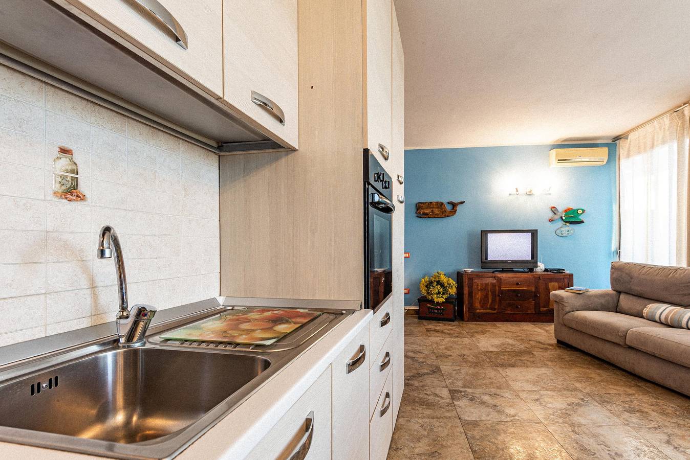 Appartamento intero, Appartamento 'Mono San Rocco' con vista mare, terrazza e A/C in Capoliveri, Isola d'Elba