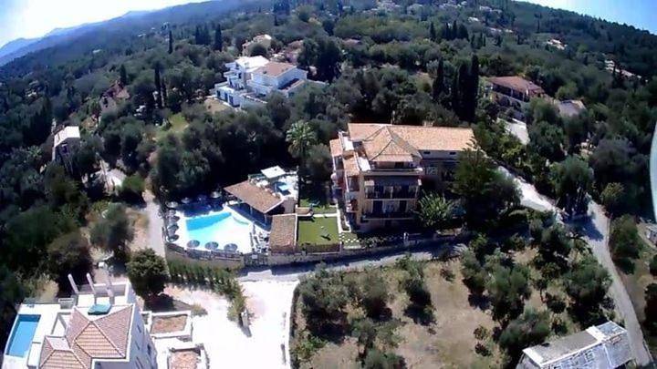 Apartahotel para 6 personas, con Balcón y Terraza además de Jardín y Piscina en Corfú