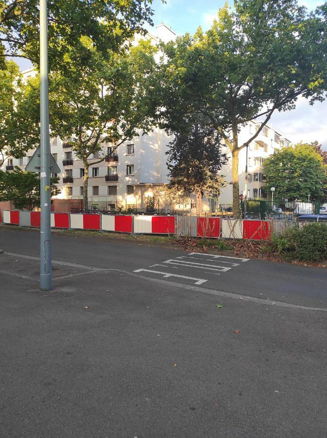Appartement entier, Le Jules Guesde, Appart traversant, 3ch , parking, 2mn à pied métro D Parilly in Vénissieux, Lyon et ses environs