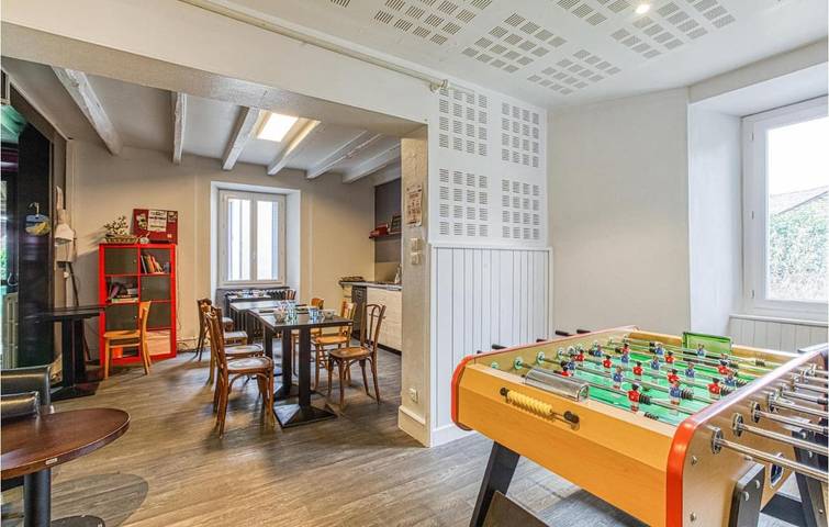 Location de vacances pour 38 personnes à Lacroix-Barrez