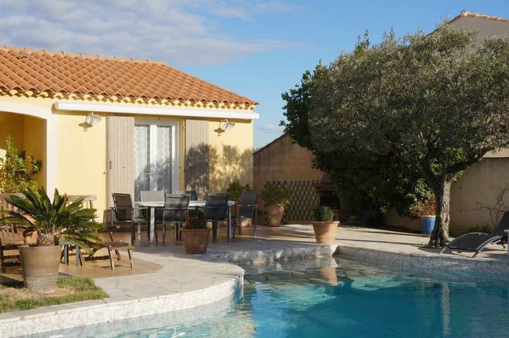 Chambre d’hôte pour 2 personnes, avec Terrasse et Jardin ainsi que Piscine et Vue à Sausset-les-Pins