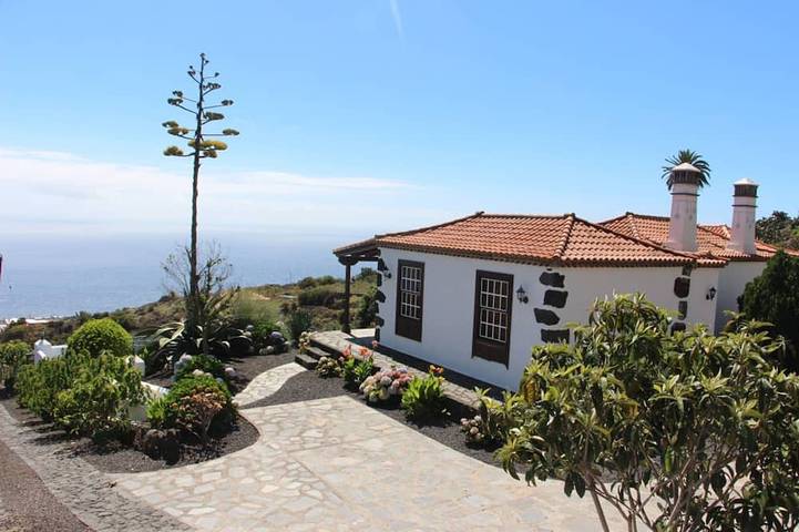 Holiday home for 6 people, with garden and pool as well as terrace - 1