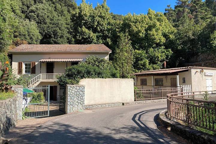 Gîte pour 9 personnes à Azzana