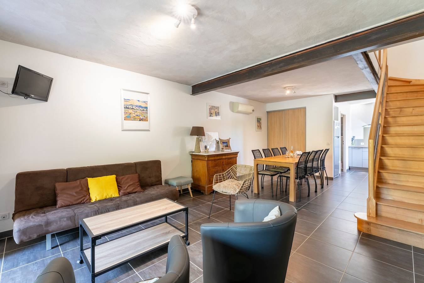 Maison de vacances 'Grand Gîte De Tante Berthe' avec vue sur la montagne, piscine partagée et Wi-Fi in Camaret-sur-Aigues, Vaucluse