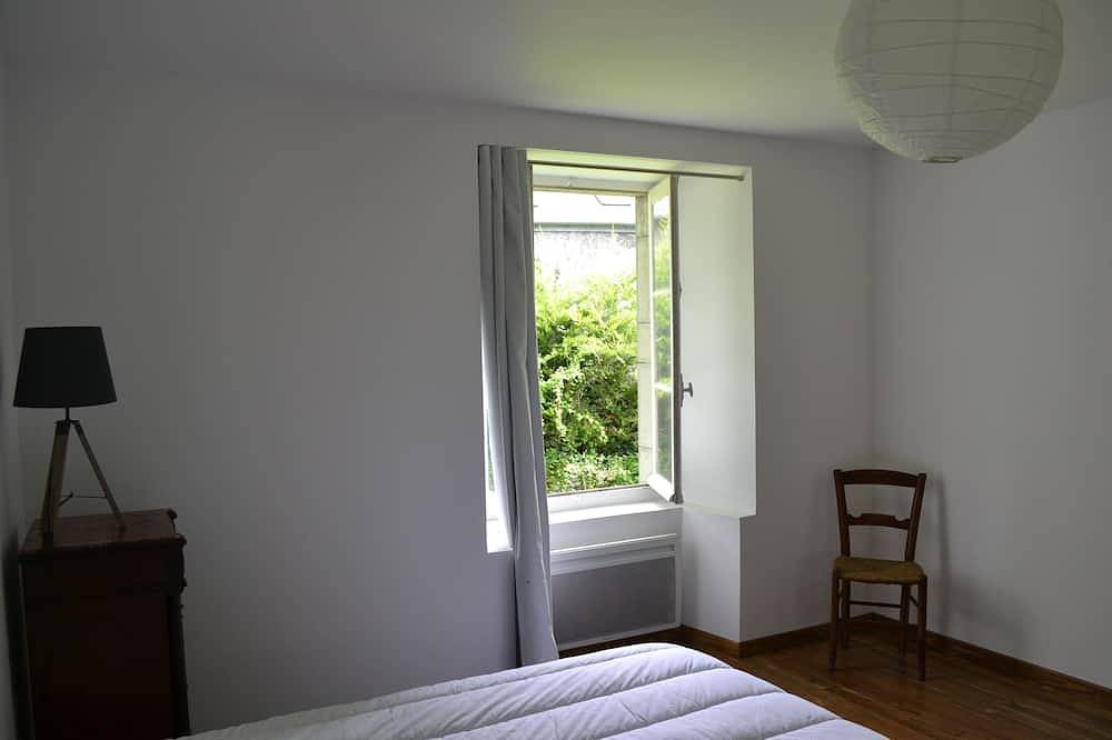 Appartement entier, Le Petit Monrepos, location avec Jardin et jacuzzi nordique, 5 minutes de Laruns in Bielle (Pyrénées-Atlantiques), Béarn