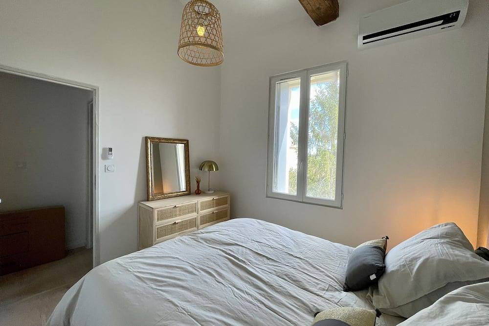 Entire apartment, T3 luxury apartment in traditional stone Mediterranean farmhouse in Clapiers, Montpellier region