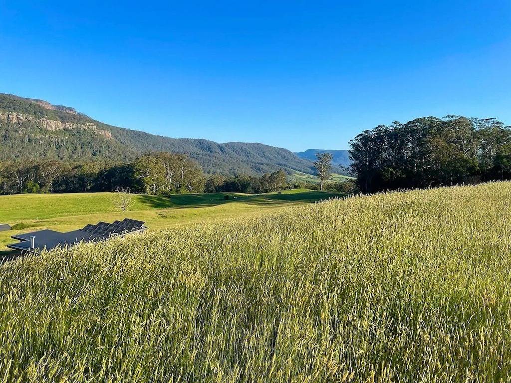 Ecoluxe Villa on 146 acres in Kangaroo Valley - breathtaking views,wild swimming in Barrengarry, New South Wales
