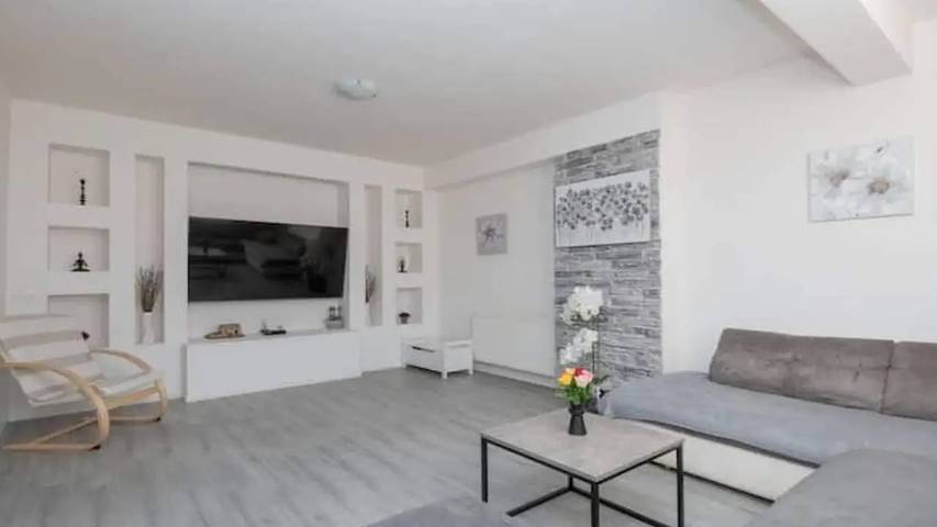 Ferienhaus für 9 Personen, mit Pool
