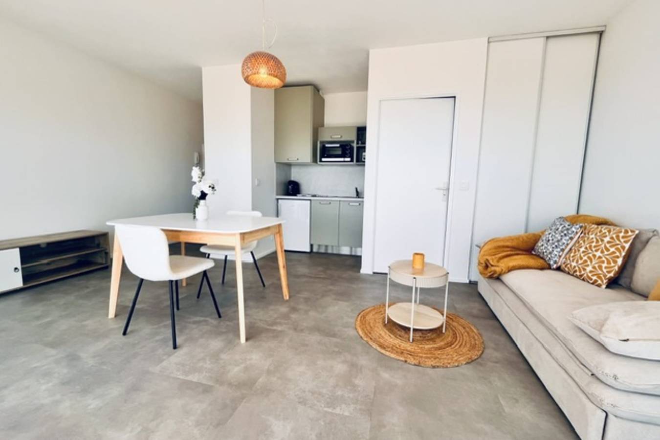 Apartamento entero, Studio with a terrace and parking in La Rochelle in La Rochelle, Región de La Rochelle