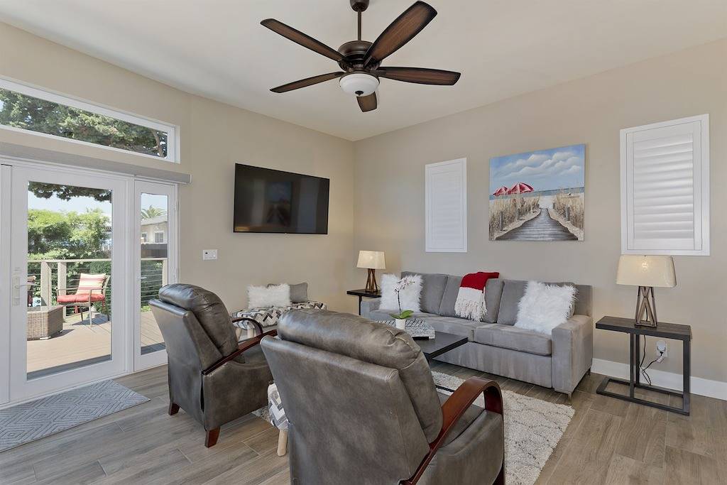 Coastal Escape | 2Br/2B | w/King En-suite + Balconyviews | Deck, Firetable + Bbq in Oceanside, San Diego County