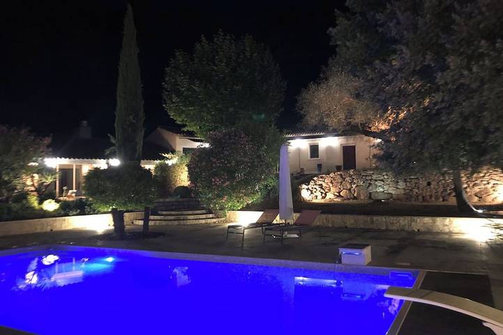 Location de vacances pour 7 personnes, avec jardin et jacuzzi, animaux acceptés à Beaurecueil - 3