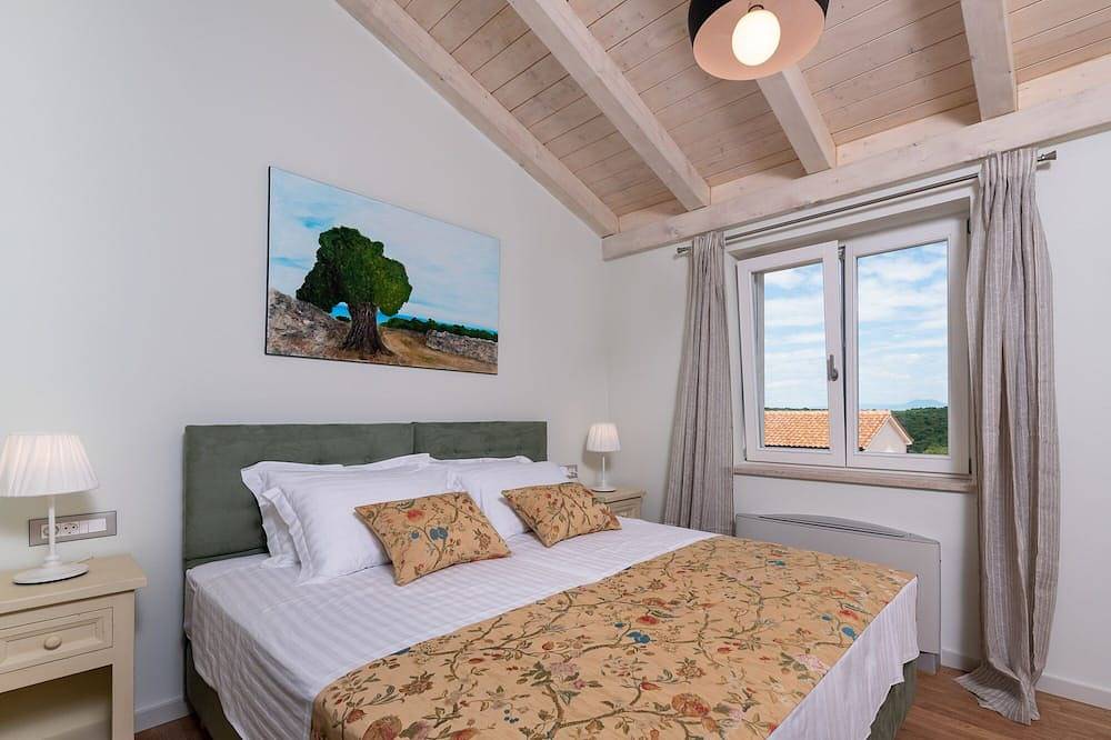 Villa Luna - 4 bedrooms with private pool and kids pool in Kavran, Südküste Istrien