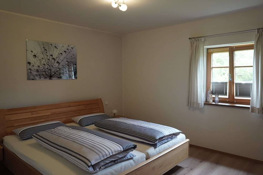 Ganze Wohnung, Ferienwohnung, 52 qm mit Terrasse und separatem Schlafzimmer in Bad Aibling, Landkreis Rosenheim