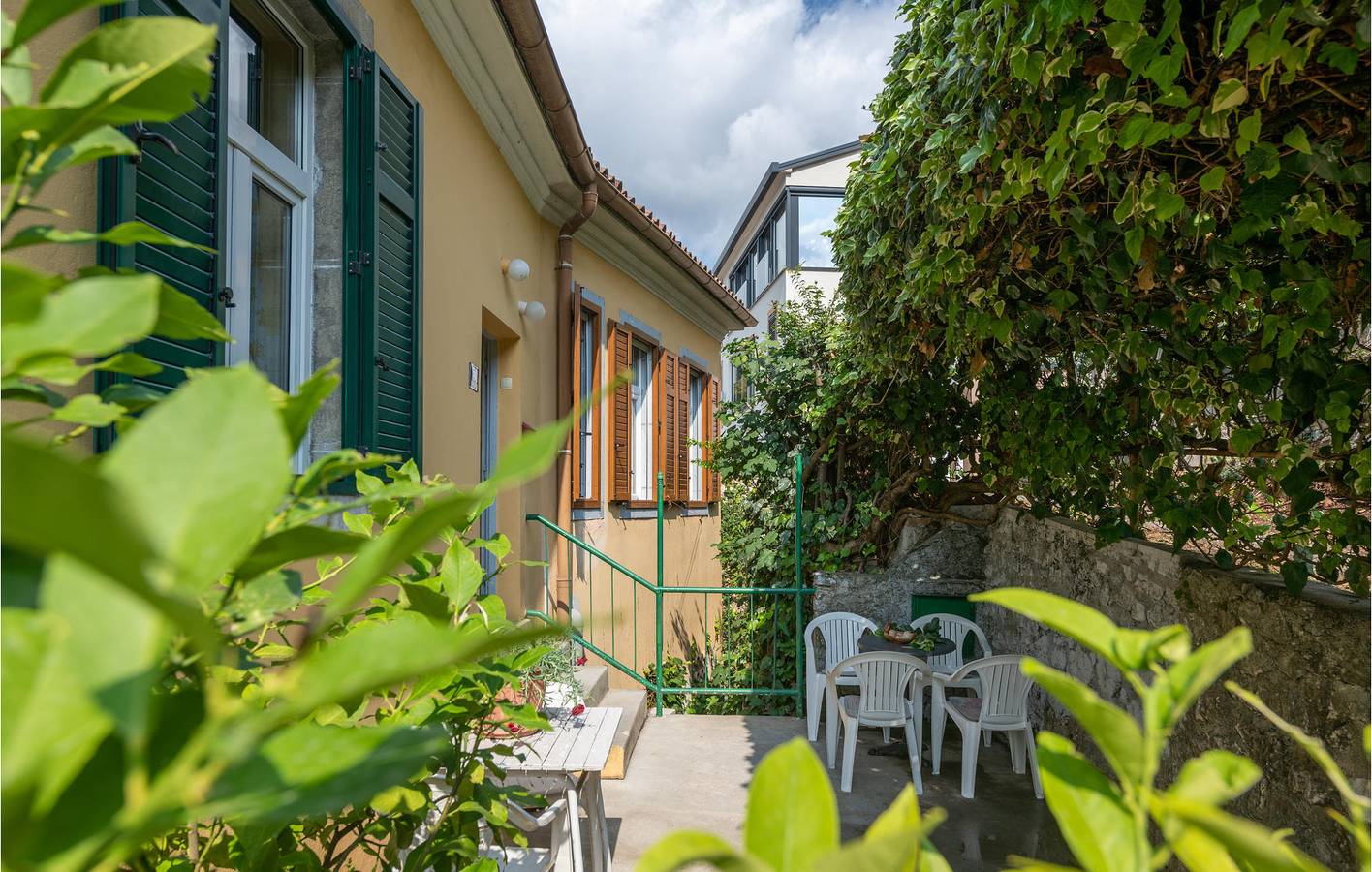 Appartement de vacances entier, Charmant appartement avec vue sur la mer, terrasse, Wi-Fi et parking - À 200 m de la plage in Rabac, Labin-Rabac
