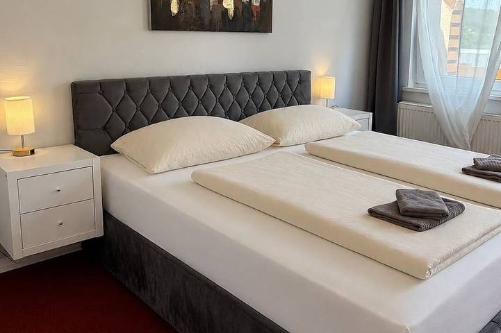 Appartement entier, Apartment for 4 people with kitchen & balcony, view of the Elbe & free Wi-Fi in Laubegast, Dresde