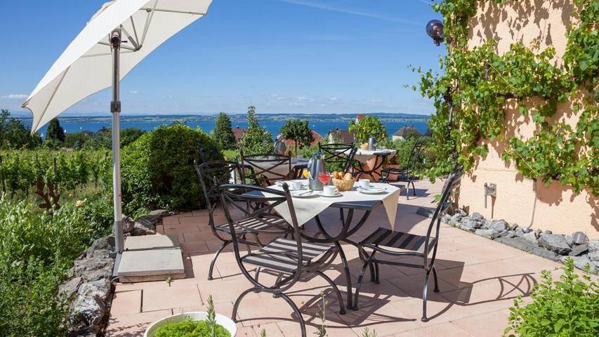 Gästehaus, mit Balkon und Terrasse sowie Garten und Sauna