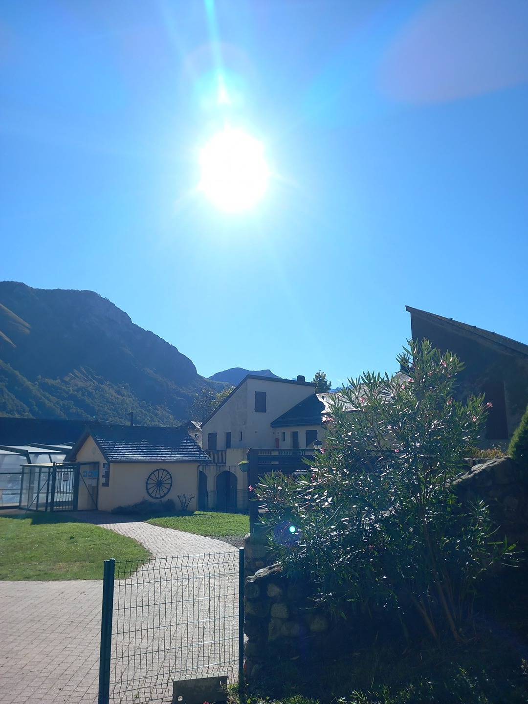 Appartement entier, Appartement 'Résidence Arriu Mage' avec vue montagne, piscine partagée et Wi-Fi in Bielle (Pyrénées-Atlantiques), Béarn