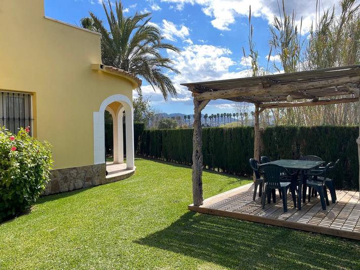 Villa für 6 Personen, mit Terrasse und Garten in Oliva