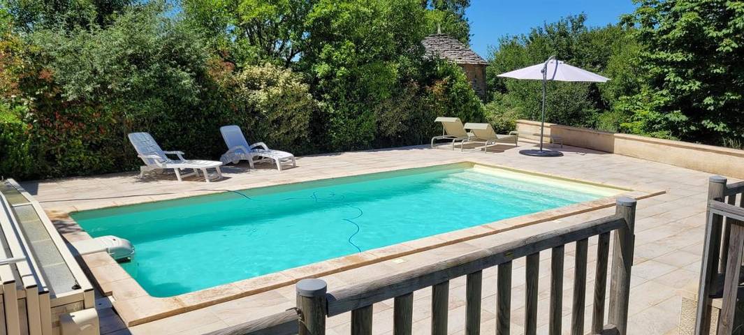 Location de vacances pour 2 personnes, avec Terrasse ainsi que Jardin et Piscine à Saint-Jean-de-Laur