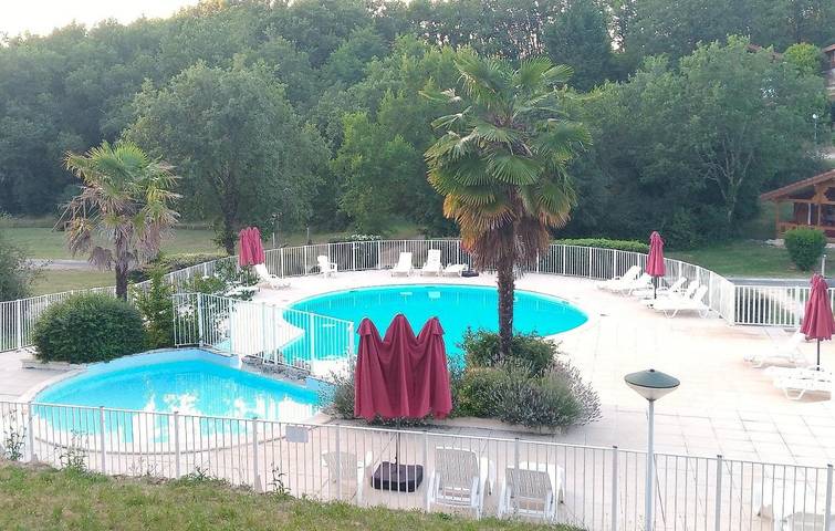 Gîte pour 5 personnes, avec jardin et piscine ainsi que vue et bassin pour enfant à Mauroux - 4