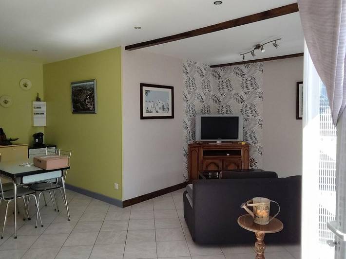 Gîte pour 4 personnes, avec terrasse ainsi que vue et jardin, adapté aux familles à La Séauve-sur-Semène