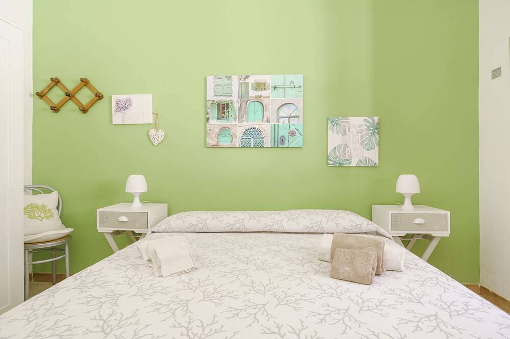 Entire apartment, La Pineta al Mare - The Pergola - An oasis of tranquility 5 minutes from the sea in Erice, Trapani Province