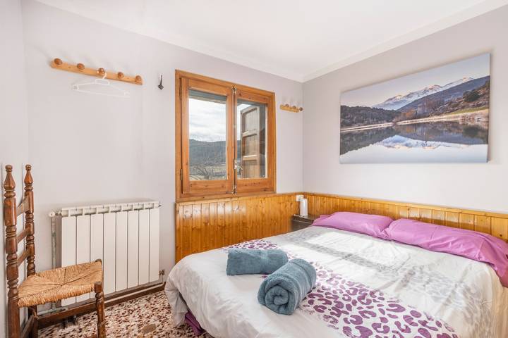 Landhaus 'Sisquet' mit Bergblick, privater Terrasse und Wi-Fi in Montcortès, Baix Pallars