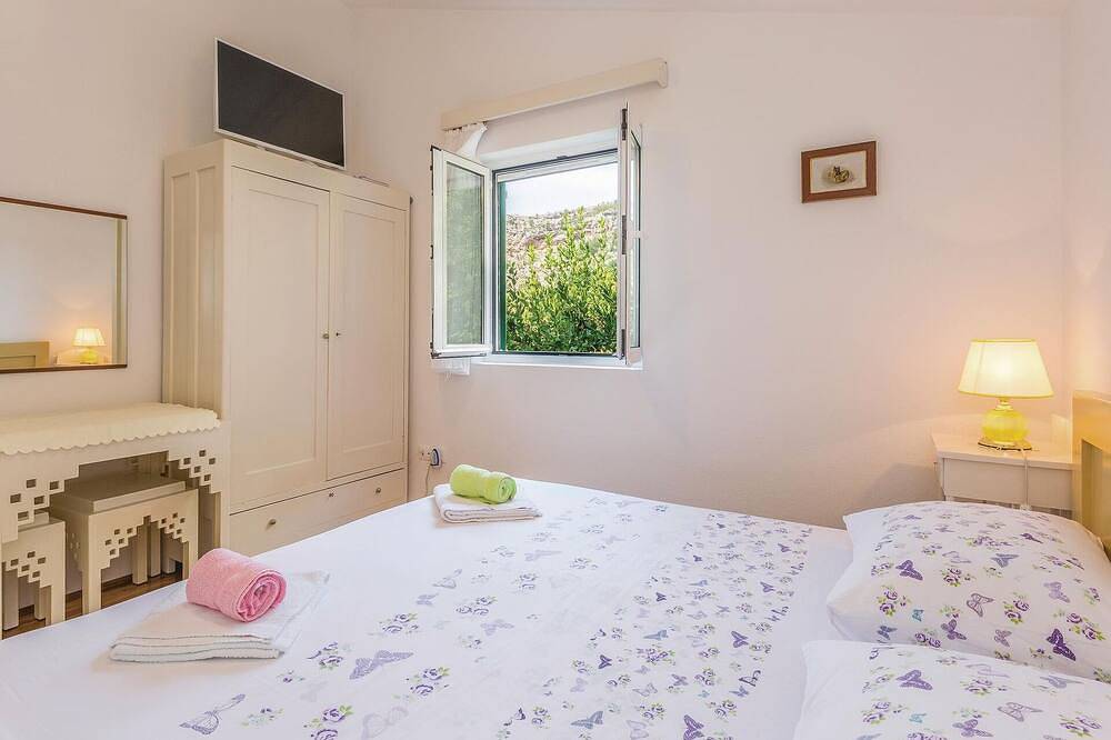 2 bedroom awesome home in Gornje Tucepi in Makarska, Makarska Riviera