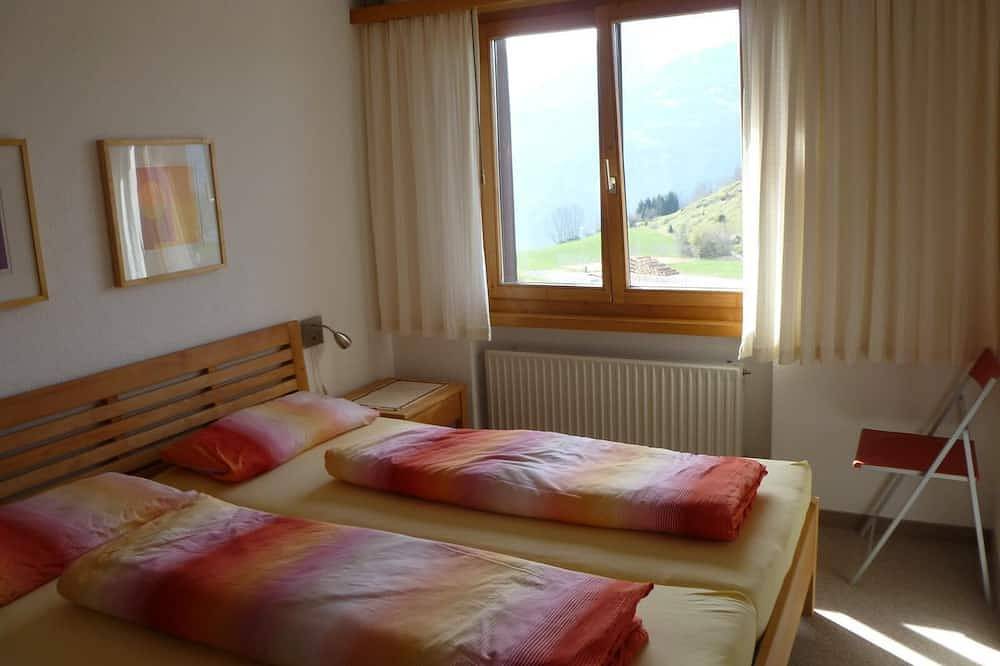 Ganze Wohnung, Traumaussicht in Falera, Südbalkon, Sonne satt in Falera, Flims Laax Falera