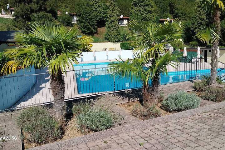 Bungalow für 4 Personen, mit Terrasse und Garten sowie Pool in Tignale