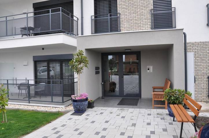 Appartement de vacances pour 4 personnes, avec vue ainsi que jardin et bassin pour enfant