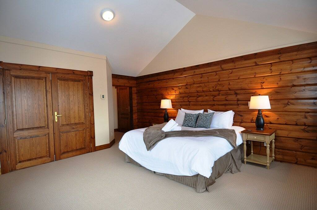 The Minks: 6-bedroom luxury mountain chalet with hot tub & sauna in Kicking Horse