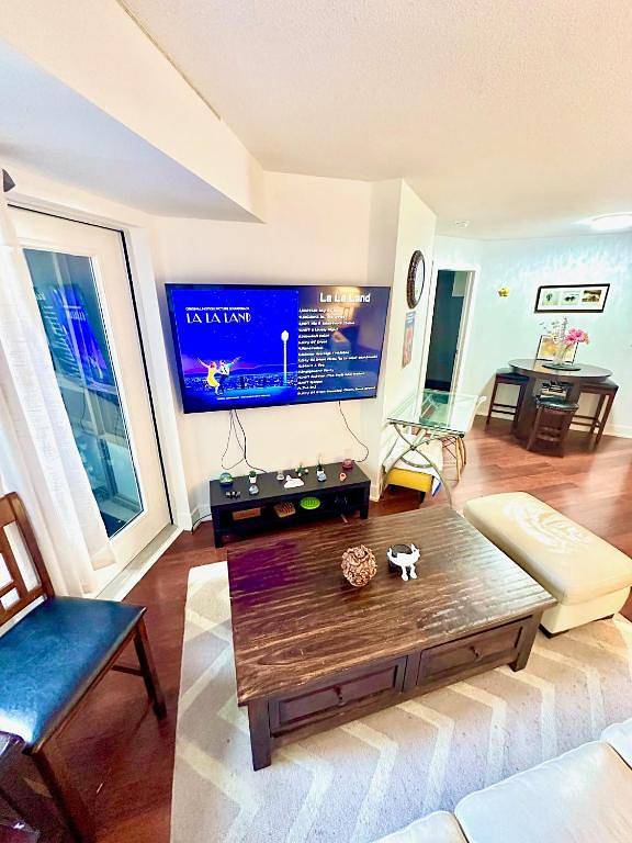 Apartamento vacacional entero, Centro de Torontest acionamiento, gimnasio, piscina, sauna, filtro de agua wifi in Toronto, Lago Ontario (Kanada)