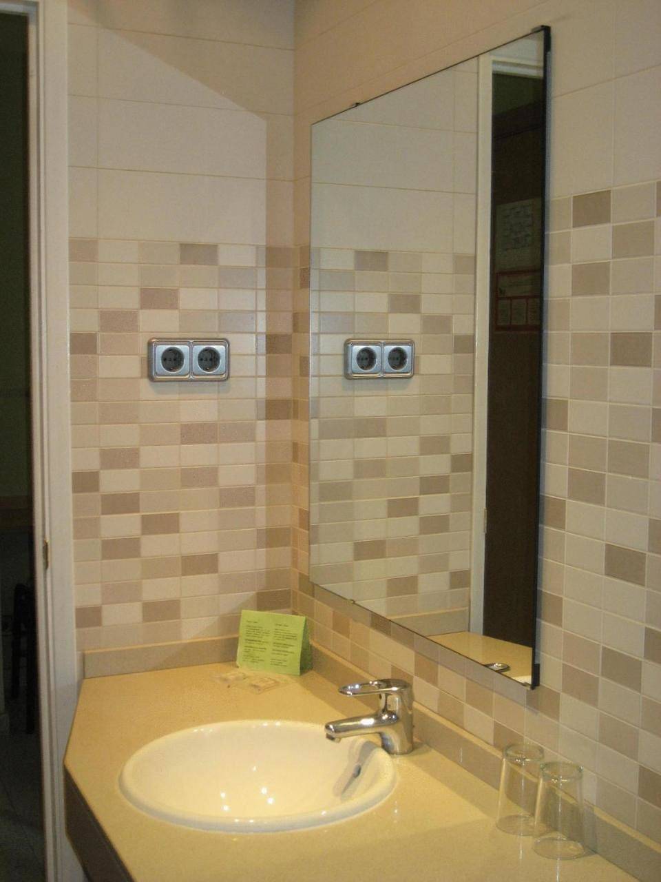 Hostal Nuevo Colon in Centro Barcelona, Barcelona