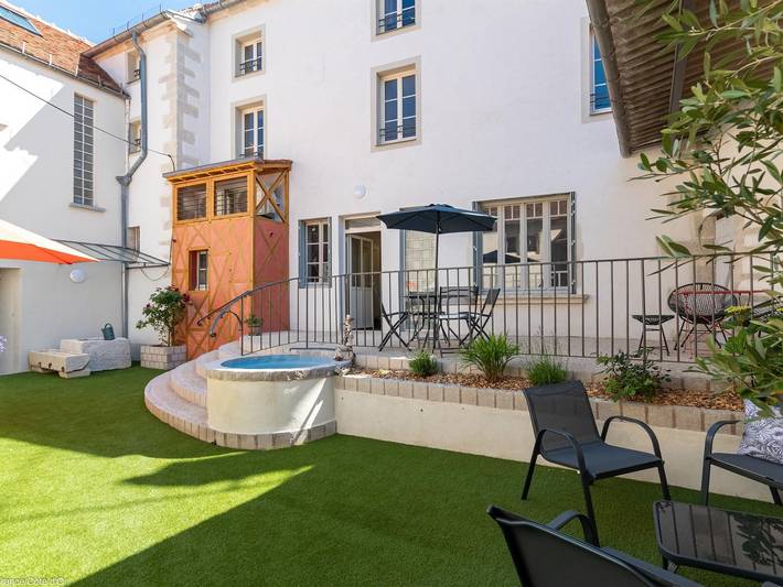 Charmante renovierte Wohnung in Époisses, Klimaanlage und historischer Charme in Époisses, Montbard und Umgebung