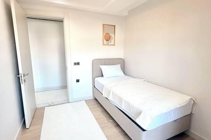 Appartement entier, 2-bedroom apartment 10 Mins to İstanbul Airport with AC in vibrant İstanbul in Arnavutköy