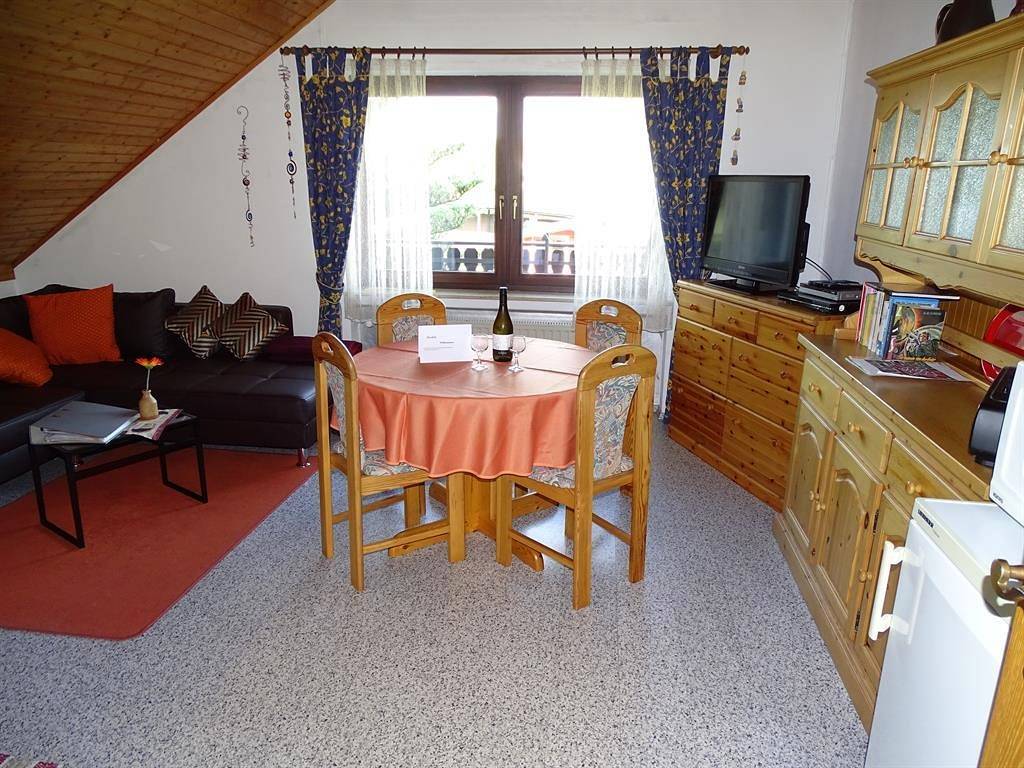 Entire holiday apartment, 2-Bett-Ferienwohnung - Maifeld in Burg Eltz, Wierschem