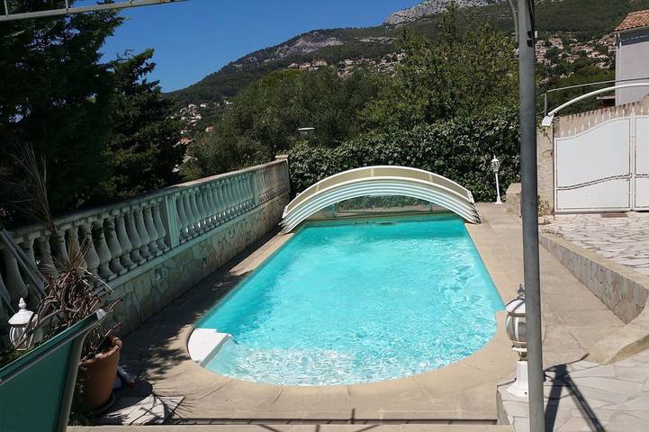Ferienhaus für 8 Personen, mit Balkon und Whirlpool sowie Garten in Toulon