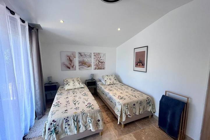 Appartement entier, T2 avec piscine et jardin - entre Aix en Provence et Luberon -  idéal famille ! in Pertuis, Parc naturel régional du Luberon