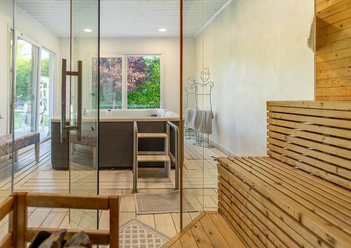 Attico per 2 persone, con Terrazza e Idromassaggio nonché Giardino e Piscina a Ferrara