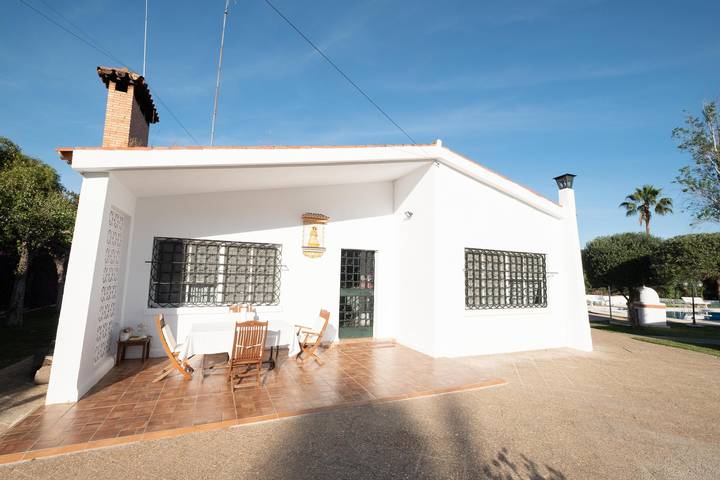 „Chalet Las Pajanosas“ mit privaten Pools und eigenem Gelände in Guillena, Sevilla Provinz