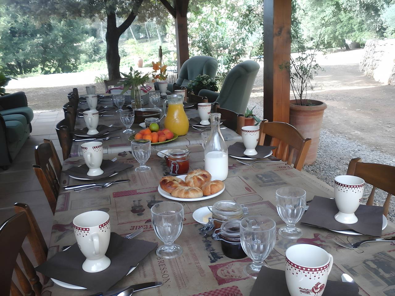 Bed and Breakfast 'Les Lilas' with Shared Pool, Shared Terrace and Wi-Fi in Carcès, Brignoles region