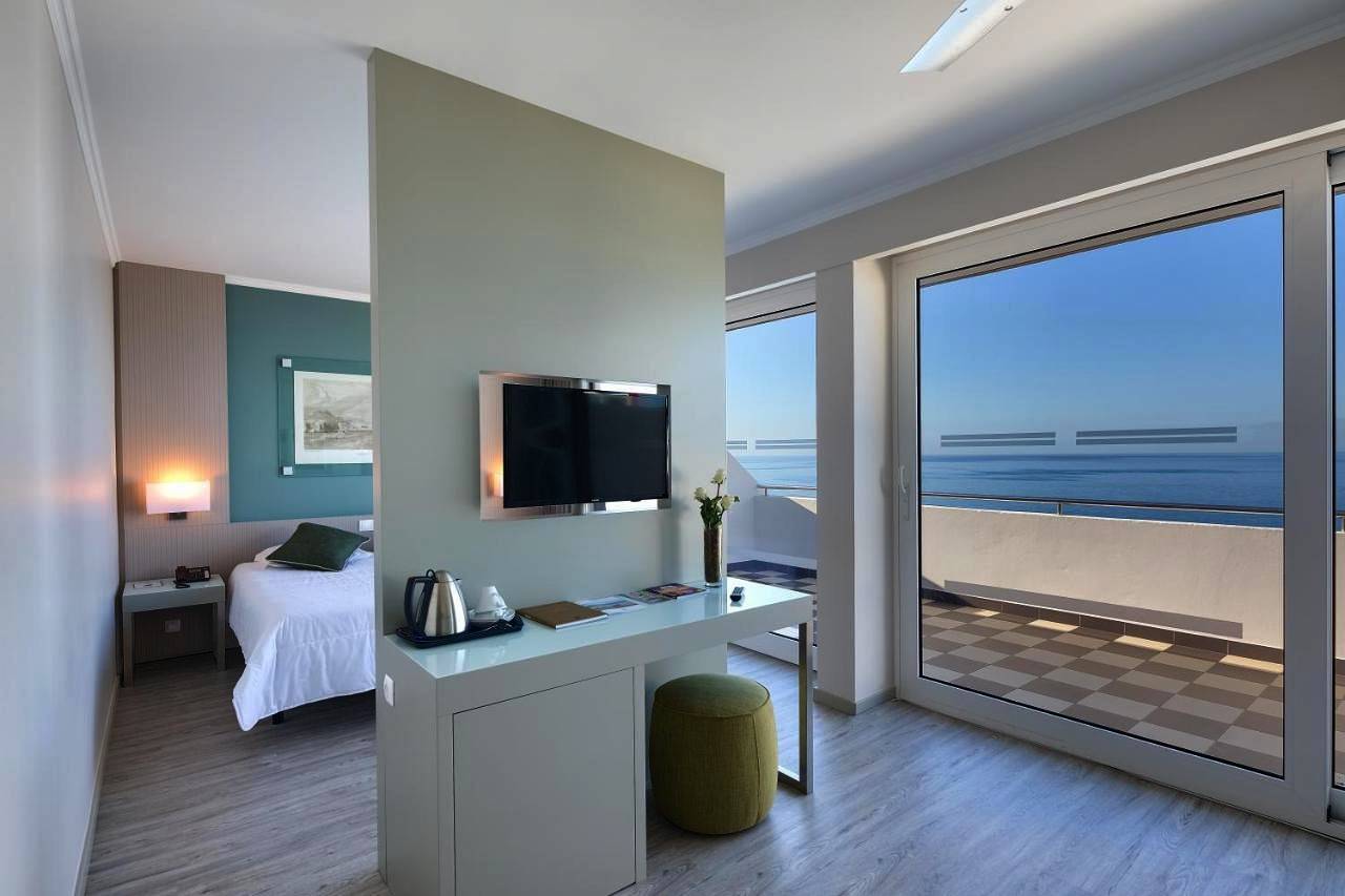 Hotel Orca Praia - Adults Only in São Martinho, Île de Madère