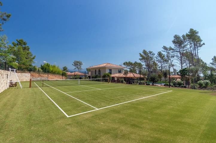 Location de vacances pour 10 personnes, avec terrasse et jardin à Tourrettes - 2