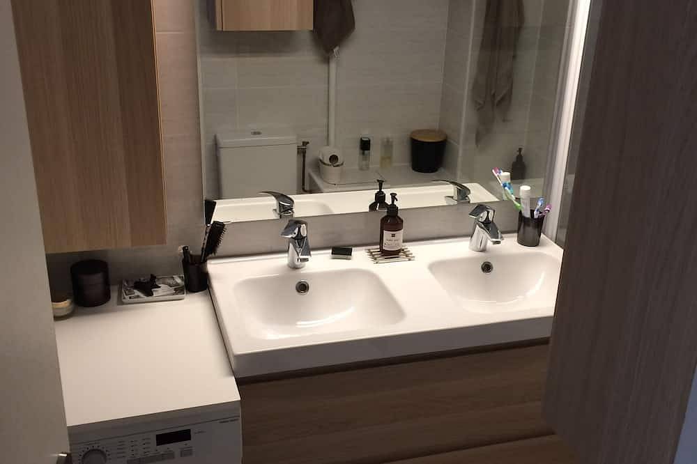 Entire apartment, Charming two-room refurbished 50m from the sea in Saint-Sauveur-de-la-Mer, Lisieux region