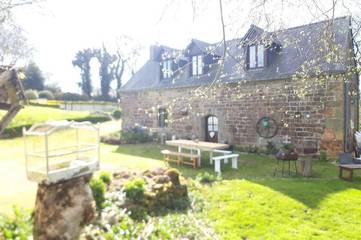 Gîte pour 10 personnes, avec jardin et piscine à Langoëlan