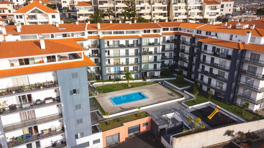 Apartamento de férias para 4 pessoas, com vista para o mar e varanda e ainda piscina em Madeira